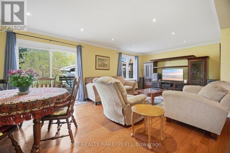 30 THORSBY COURT, Brampton (Brampton North), Ontario, L6V3T9