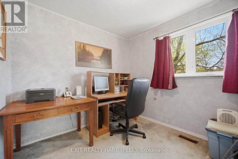 30 THORSBY COURT, Brampton (Brampton North), Ontario, L6V3T9