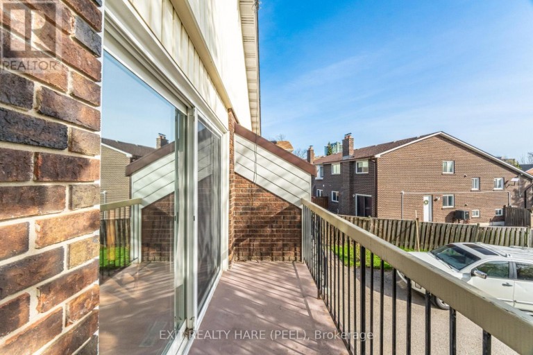 30 THORSBY COURT, Brampton (Brampton North), Ontario, L6V3T9