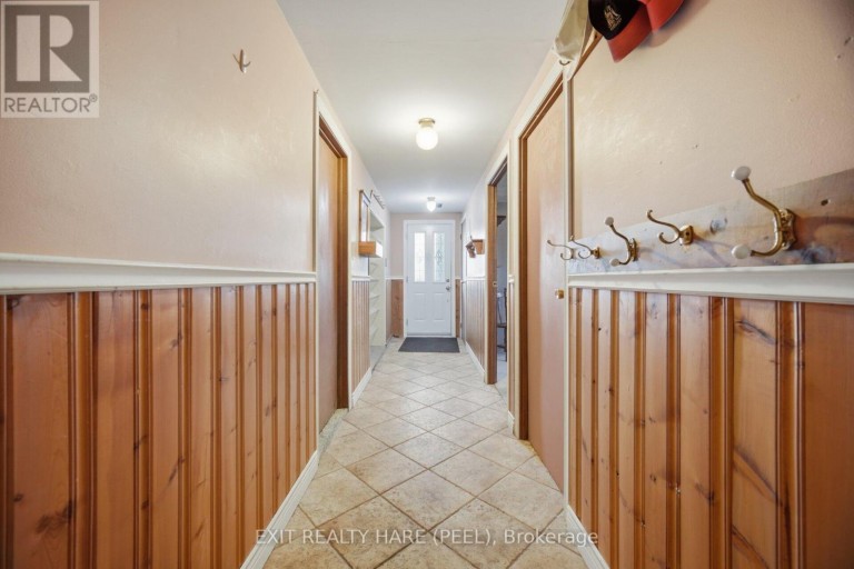 30 THORSBY COURT, Brampton (Brampton North), Ontario, L6V3T9