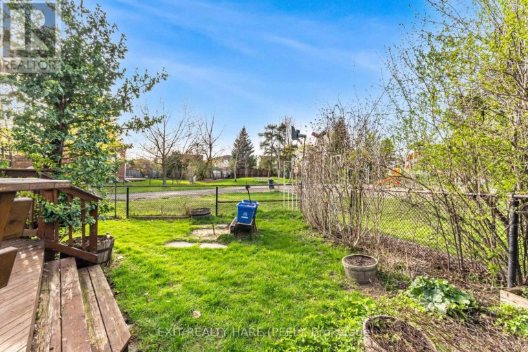 30 THORSBY COURT, Brampton (Brampton North), Ontario, L6V3T9