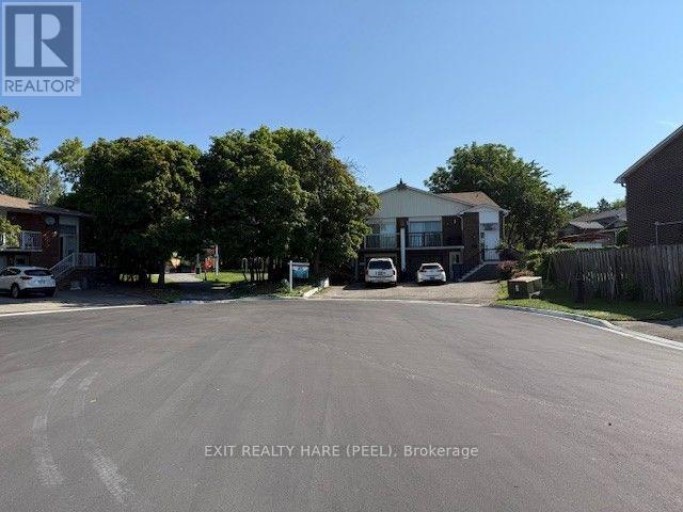 30 THORSBY COURT, Brampton (Brampton North), Ontario, L6V3T9