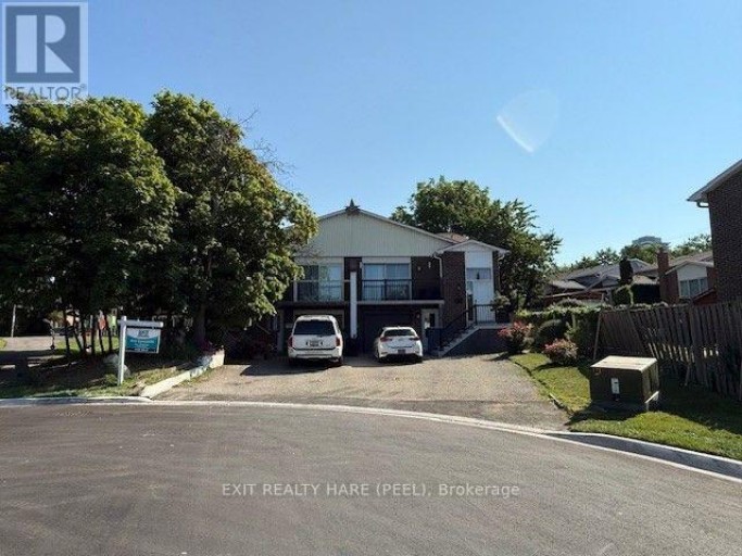 30 THORSBY COURT, Brampton (Brampton North), Ontario, L6V3T9