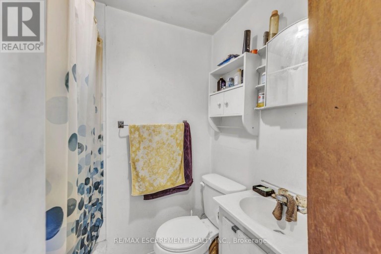 1367 CANNON STREET E, Hamilton (Crown Point), Ontario, L8H1W2