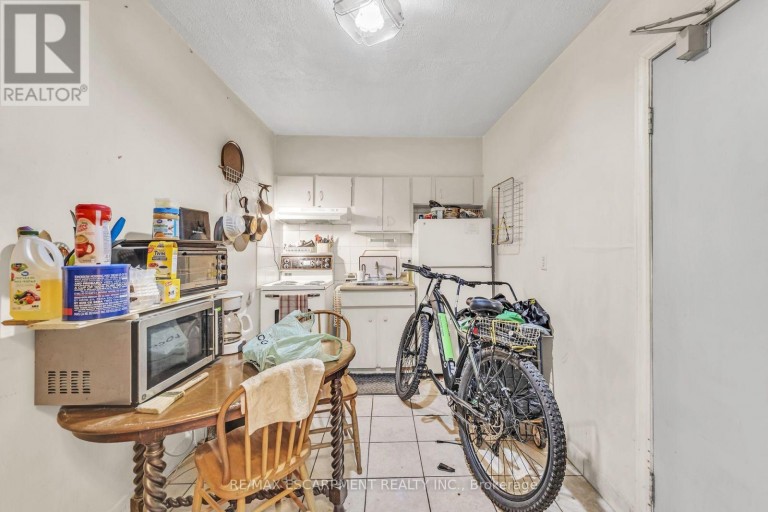1367 CANNON STREET E, Hamilton (Crown Point), Ontario, L8H1W2