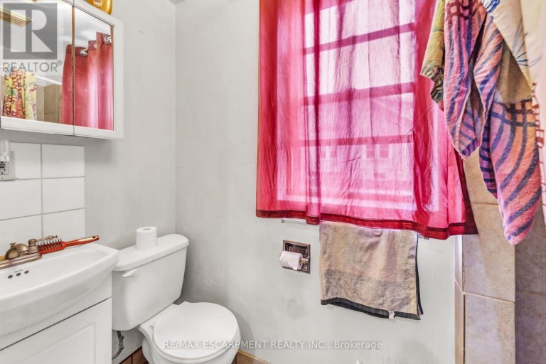 1367 CANNON STREET E, Hamilton (Crown Point), Ontario, L8H1W2