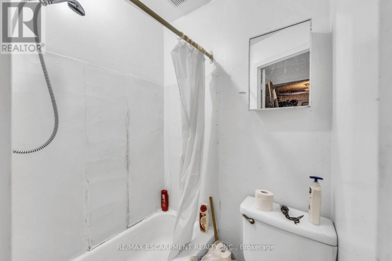1367 CANNON STREET E, Hamilton (Crown Point), Ontario, L8H1W2