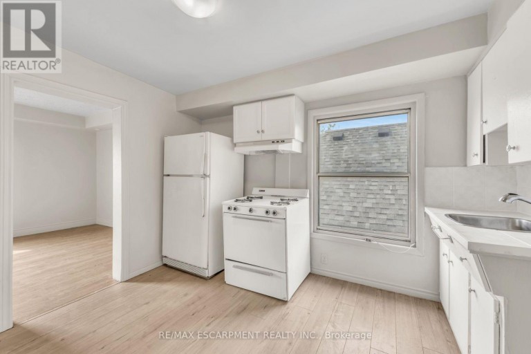 1367 CANNON STREET E, Hamilton (Crown Point), Ontario, L8H1W2