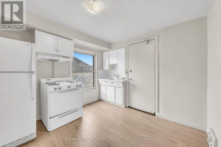 1367 CANNON STREET E, Hamilton (Crown Point), Ontario, L8H1W2
