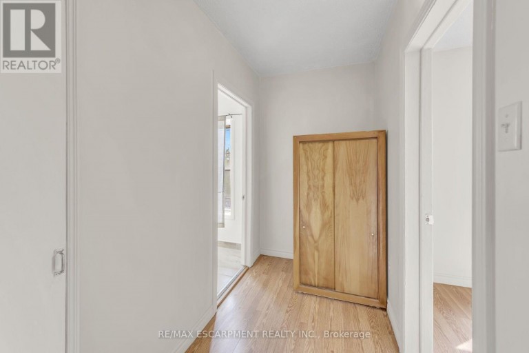 1367 CANNON STREET E, Hamilton (Crown Point), Ontario, L8H1W2