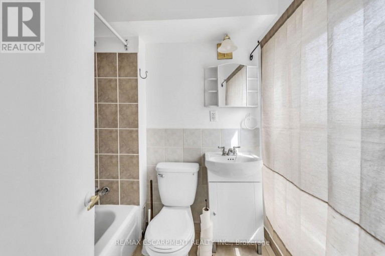 1367 CANNON STREET E, Hamilton (Crown Point), Ontario, L8H1W2