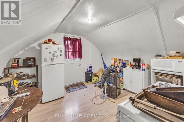 1367 CANNON STREET E, Hamilton (Crown Point), Ontario, L8H1W2