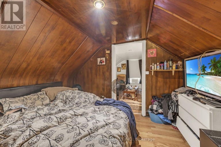 1367 CANNON STREET E, Hamilton (Crown Point), Ontario, L8H1W2