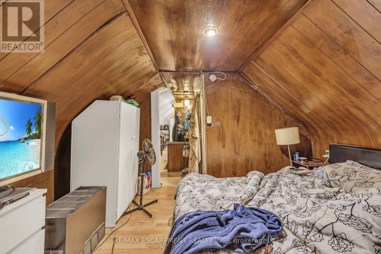 1367 CANNON STREET E, Hamilton (Crown Point), Ontario, L8H1W2