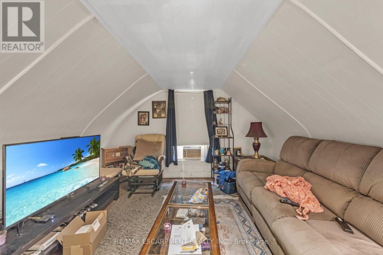 1367 CANNON STREET E, Hamilton (Crown Point), Ontario, L8H1W2