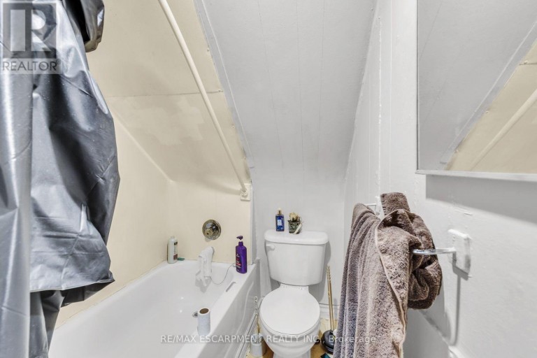 1367 CANNON STREET E, Hamilton (Crown Point), Ontario, L8H1W2