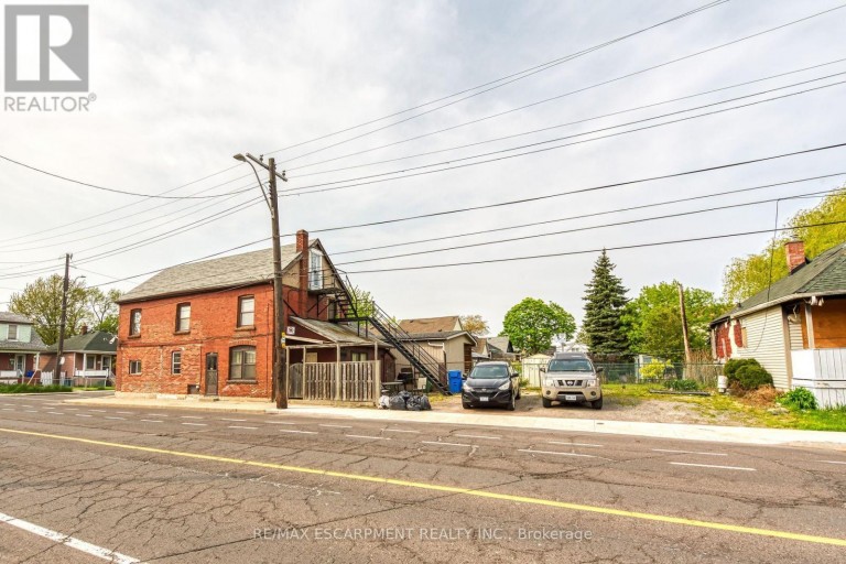 1367 CANNON STREET E, Hamilton (Crown Point), Ontario, L8H1W2