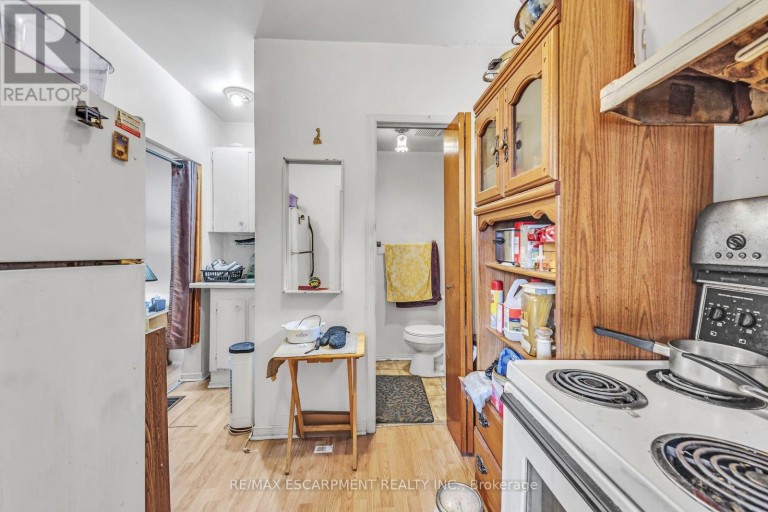 1367 CANNON STREET E, Hamilton (Crown Point), Ontario, L8H1W2