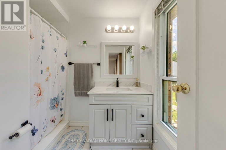 3 - 2226 UPPER MIDDLE ROAD, Burlington (Brant Hills), Ontario, L7P2Z9