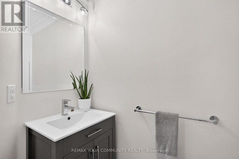 15 KLAMATH COURT, Vaughan (Maple), Ontario, L6A2L7
