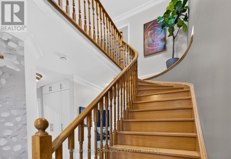 15 KLAMATH COURT, Vaughan (Maple), Ontario, L6A2L7