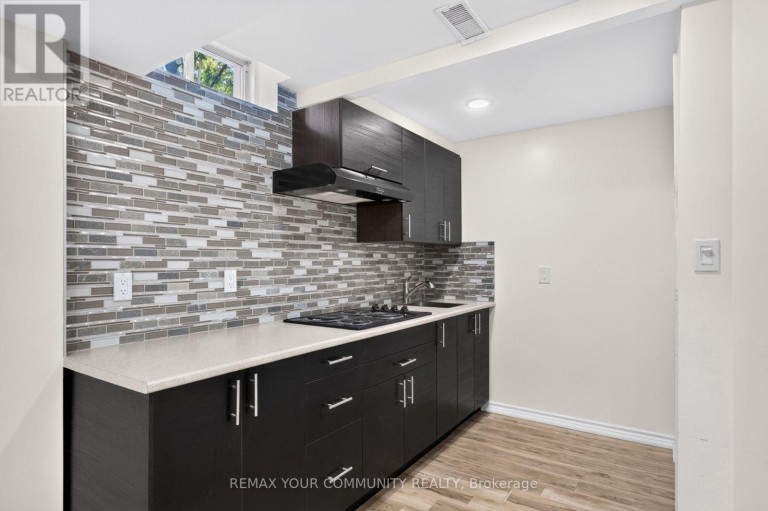 15 KLAMATH COURT, Vaughan (Maple), Ontario, L6A2L7