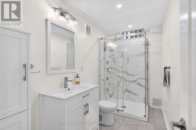 15 KLAMATH COURT, Vaughan (Maple), Ontario, L6A2L7
