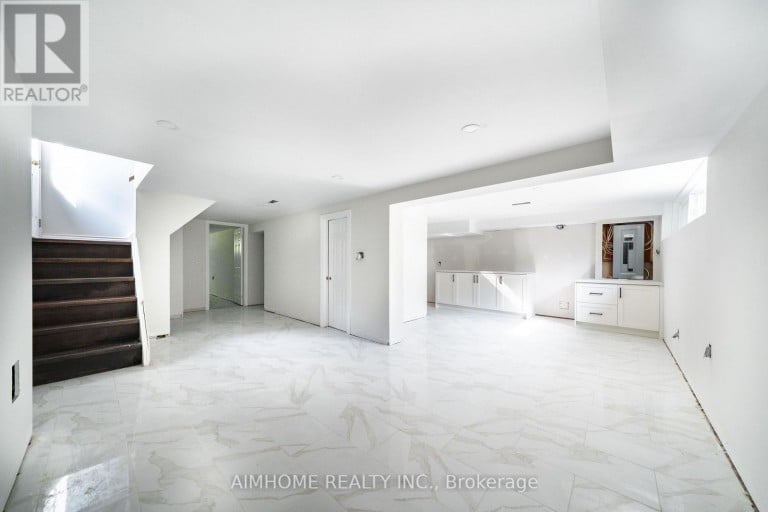 36 MORAINE HILL DRIVE, Toronto (Tam O'Shanter-Sullivan), Ontario, M1T1Z9