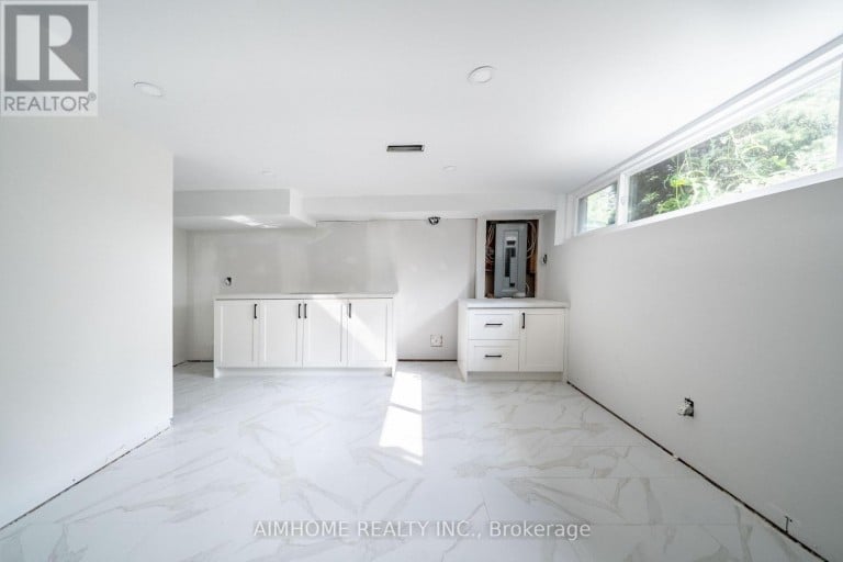 36 MORAINE HILL DRIVE, Toronto (Tam O'Shanter-Sullivan), Ontario, M1T1Z9