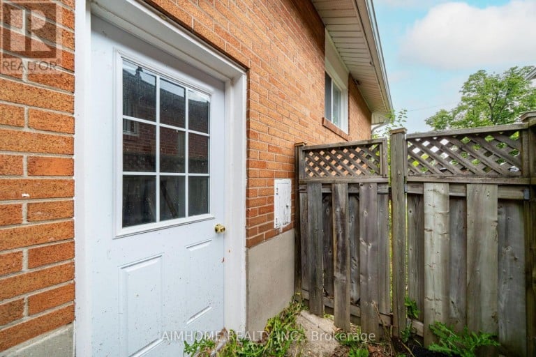 36 MORAINE HILL DRIVE, Toronto (Tam O'Shanter-Sullivan), Ontario, M1T1Z9