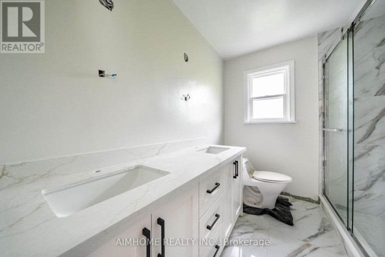 36 MORAINE HILL DRIVE, Toronto (Tam O'Shanter-Sullivan), Ontario, M1T1Z9