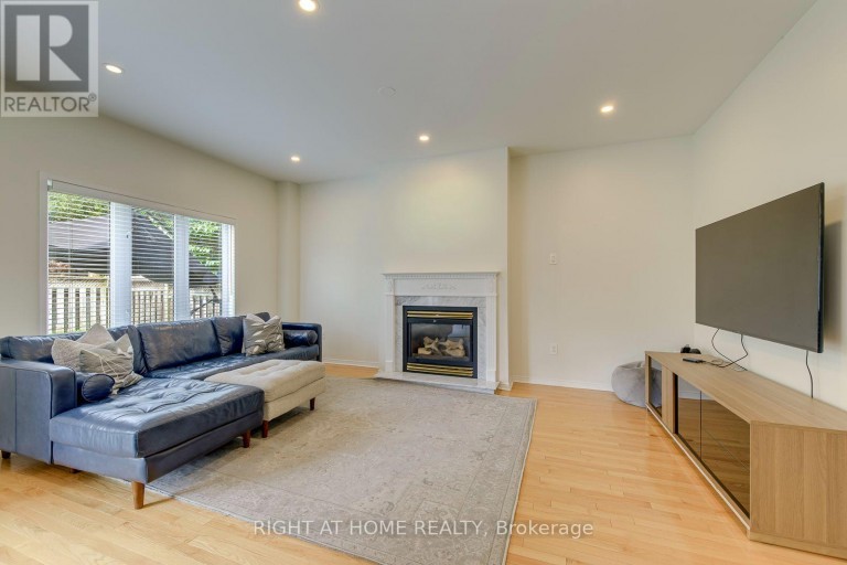 2244 OVERFIELD ROAD, Oakville (WT West Oak Trails), Ontario, L6M3S8