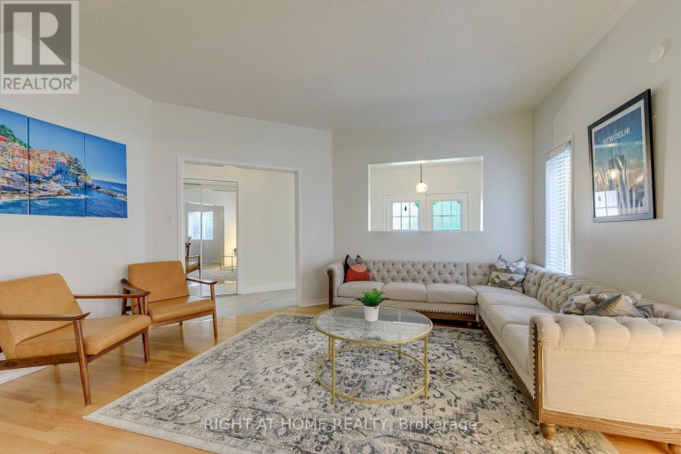 2244 OVERFIELD ROAD, Oakville (WT West Oak Trails), Ontario, L6M3S8