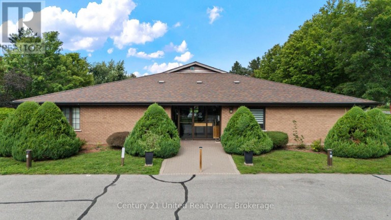 4 - 2 PADDOCK WOOD, Peterborough (Ashburnham Ward 4), Ontario, K9H7H2