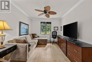 4 - 2 PADDOCK WOOD Peterborough (Ashburnham Ward 4) Ontario photo 22