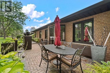 4 - 2 PADDOCK WOOD Peterborough (Ashburnham Ward 4) Ontario photo 37