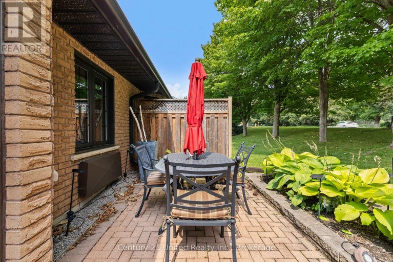 4 - 2 PADDOCK WOOD, Peterborough (Ashburnham Ward 4), Ontario, K9H7H2