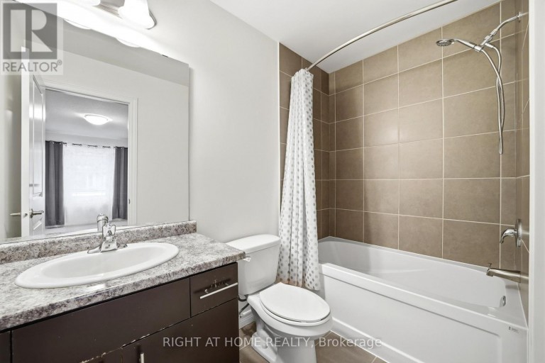 32 ROLLING LANE, Hamilton (Vincent), Ontario, L8K0A1