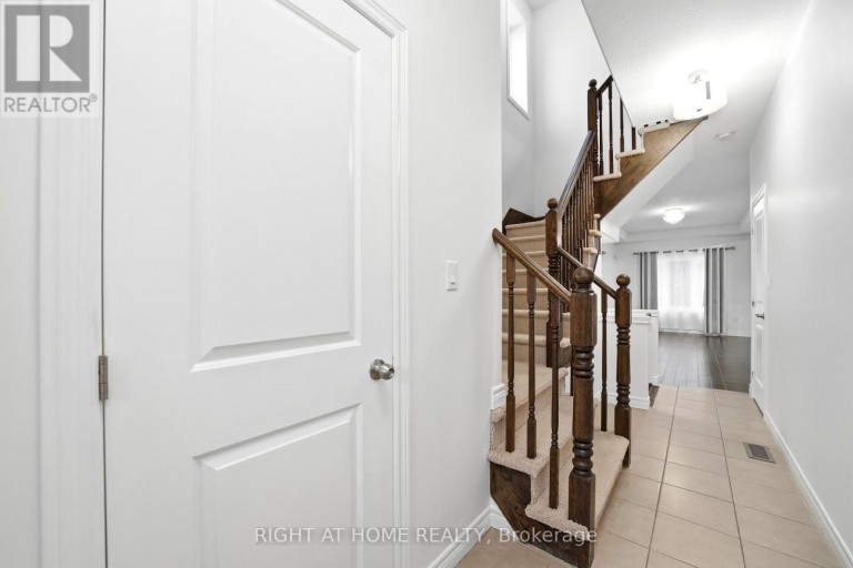 32 ROLLING LANE, Hamilton (Vincent), Ontario, L8K0A1