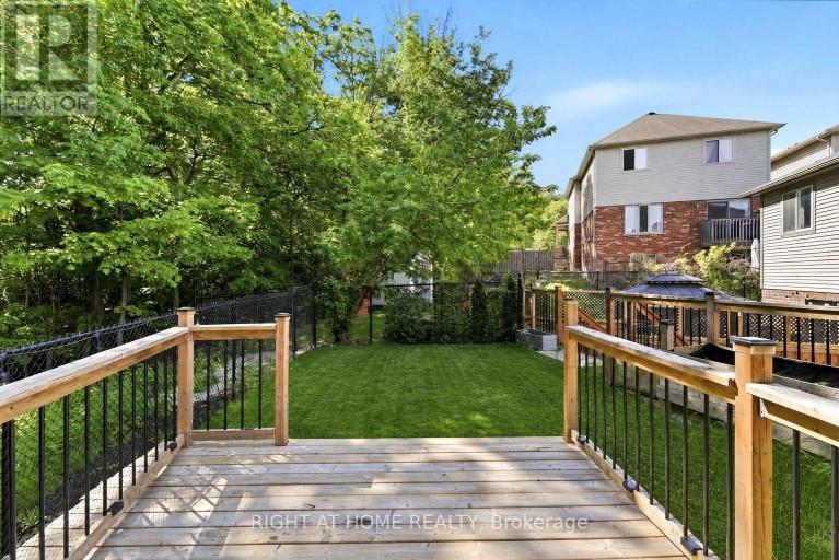 32 ROLLING LANE, Hamilton (Vincent), Ontario, L8K0A1