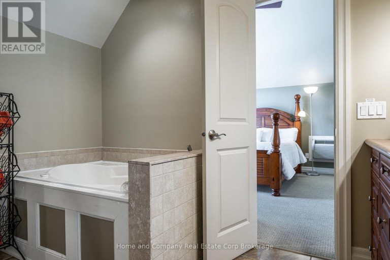 35 THOMAS STREET, St. Marys, Ontario, N4X1A2