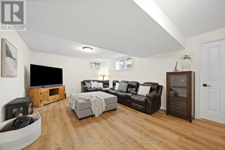 1519 SHORE ROAD, London South (South A), Ontario, N6K4Z5
