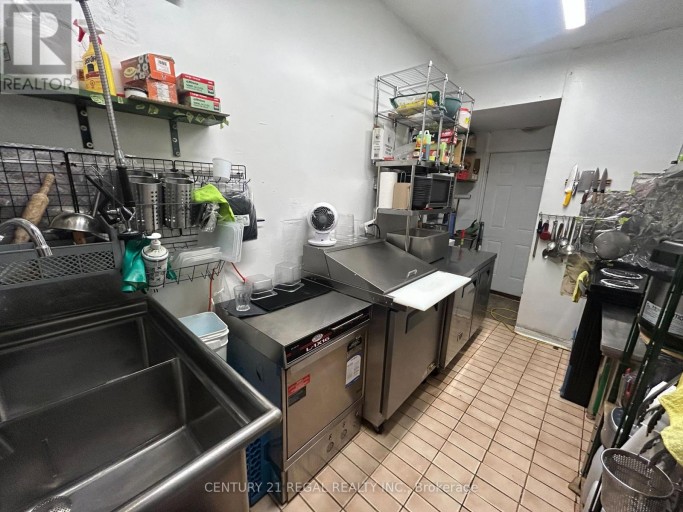 253 GERRARD STREET E, Toronto (Moss Park), Ontario, M5A2G1