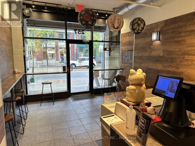 257 KING STREET E, Toronto (Moss Park), Ontario, M5A1K2