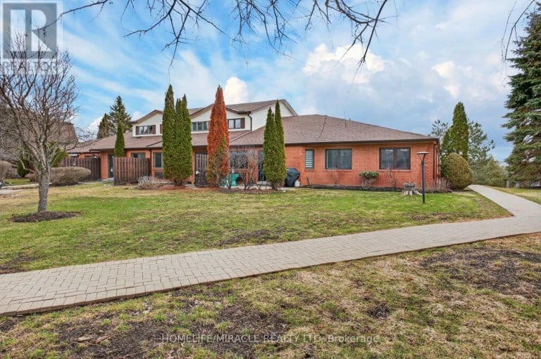 32 - 36 CHAMPLAIN CRESCENT, Peterborough (Northcrest Ward 5), Ontario, K9L1T1