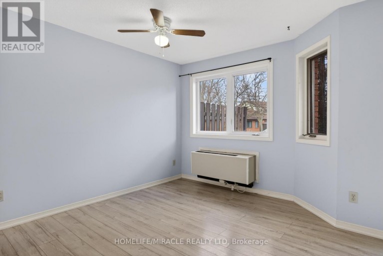 32 - 36 CHAMPLAIN CRESCENT, Peterborough (Northcrest Ward 5), Ontario, K9L1T1