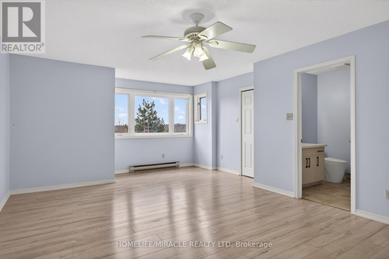 32 - 36 CHAMPLAIN CRESCENT, Peterborough (Northcrest Ward 5), Ontario, K9L1T1