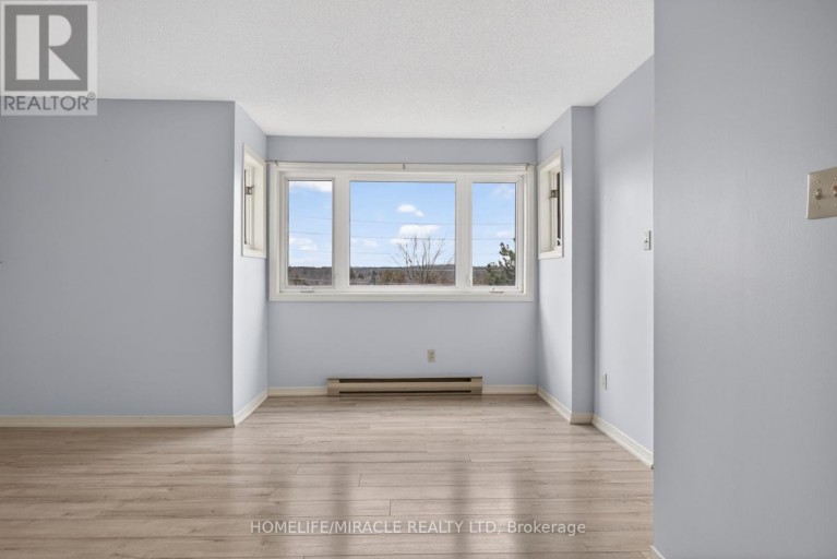 32 - 36 CHAMPLAIN CRESCENT, Peterborough (Northcrest Ward 5), Ontario, K9L1T1
