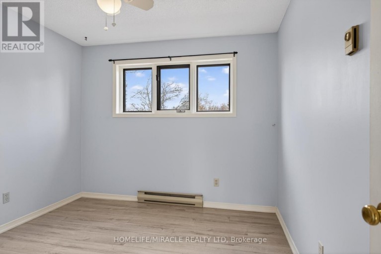 32 - 36 CHAMPLAIN CRESCENT, Peterborough (Northcrest Ward 5), Ontario, K9L1T1
