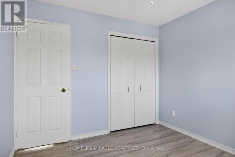 32 - 36 CHAMPLAIN CRESCENT, Peterborough (Northcrest Ward 5), Ontario, K9L1T1